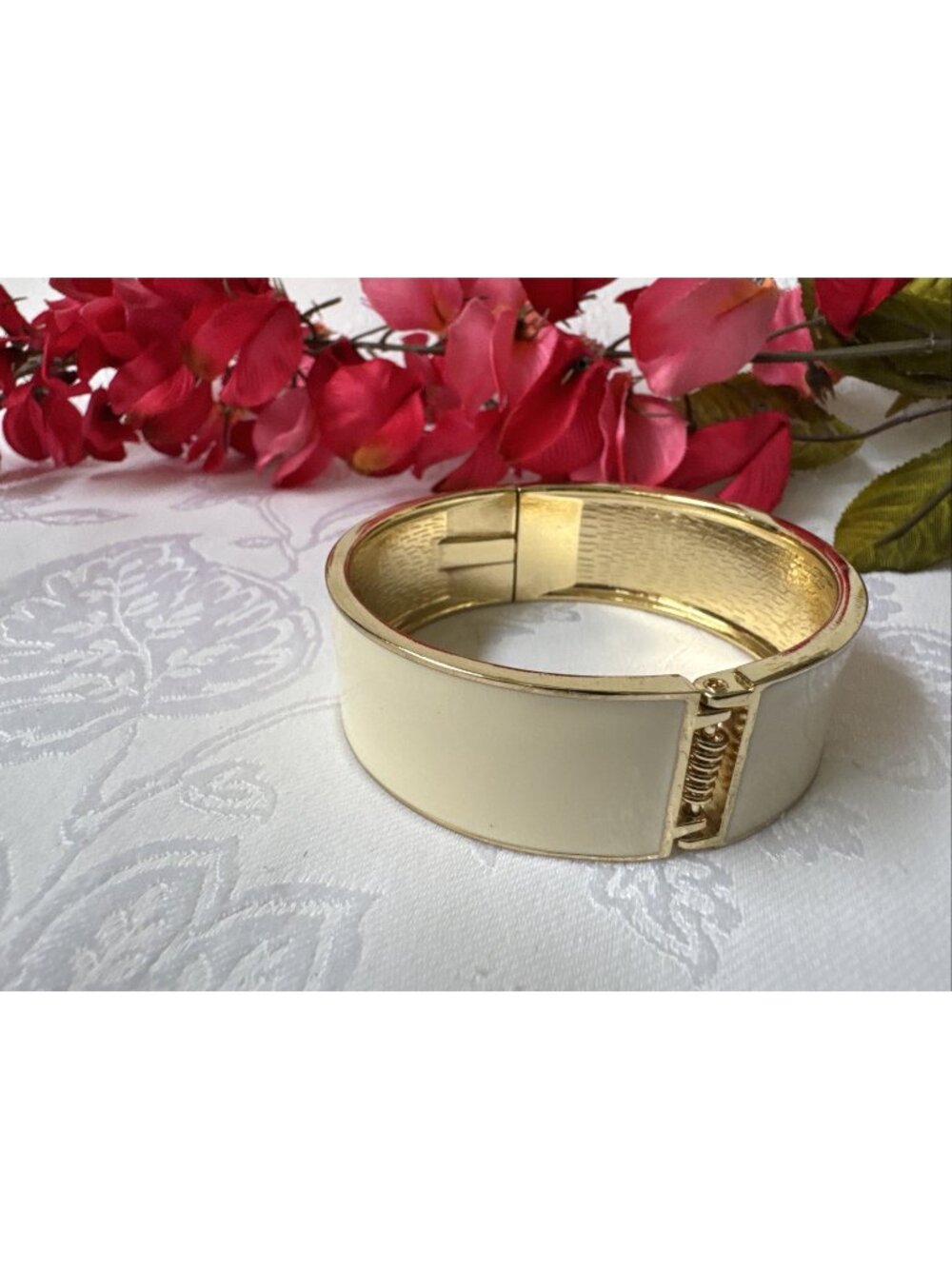 Unsigned Sequin 1" Bracelet Cream Gold Tone Enamel Wide Cuff Bangle Hinged NEW